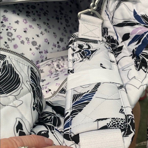 Vera Bradley Medium Travel Duffel “Twilight Garden”Blue & Purple - Picture 8 of 11